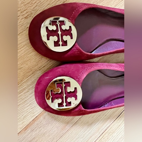 Tory Burch Women's Reva Me Burgundy Flats - Picture 2 of 6